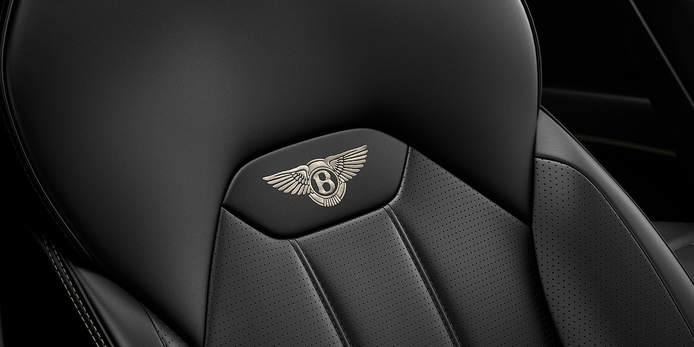 Bentley Katowice Bentley Bentayga seat with detailed Linen coloured contrast stitching on Beluga black coloured hide.